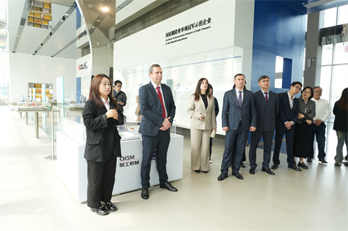 Gendina Mitrofanov, Mayor of Maykop, Republic of Adygea, Russia, led a delegation to conduct an in-depth investigation of Quangong Machinery Co., Ltd. and praised intelligent manufacturing and innovative technology