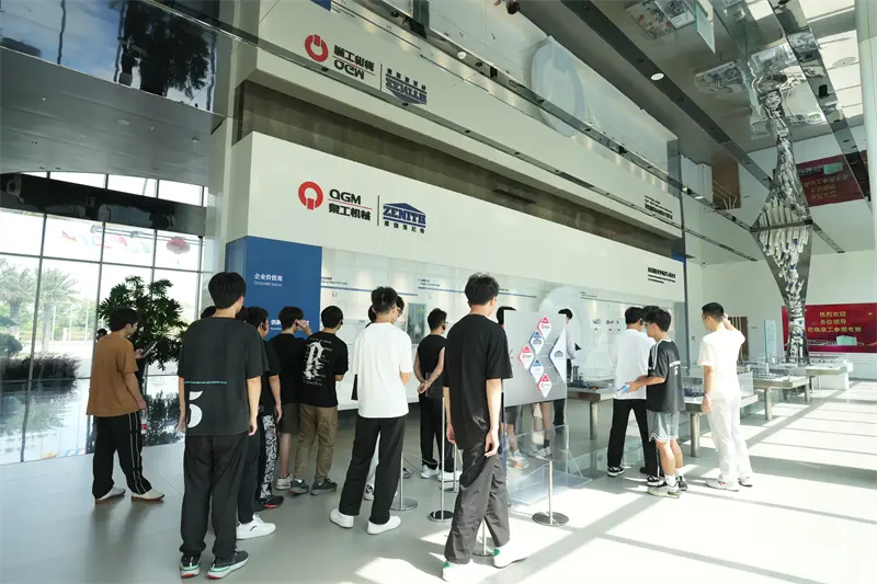 အလုပ်ဖတ်ရေးအစီအစဉ်အတွက် Fujian Quangong စက်ပစ္စည်းကုမ္ပဏီလီမိတက် Fujian Co Quangong စက်ပစ္စည်းကုမ္ပဏီလီမိတက် Locational University သို့သွားရောက်ခဲ့သည်။