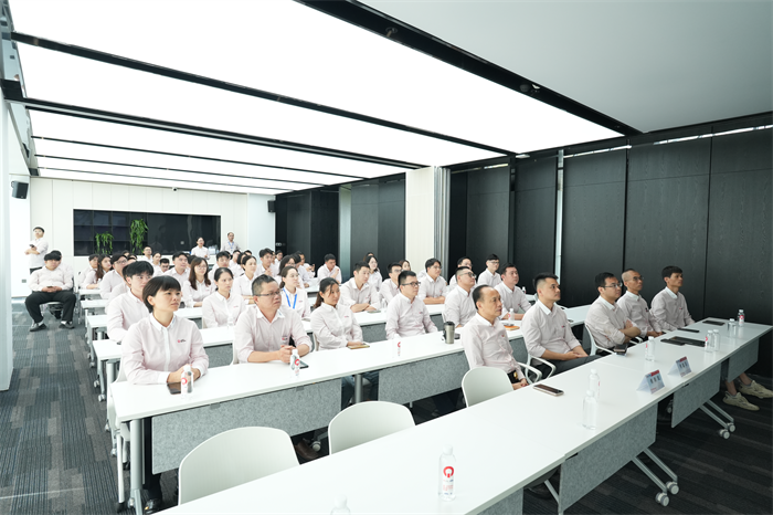 QGM: စစ်ရေးလှည့်လည်ကြည့်ရှုခြင်းနှင့်တိုးတက်မှုအတွက်ခွန်အားစုဆောင်းခြင်း