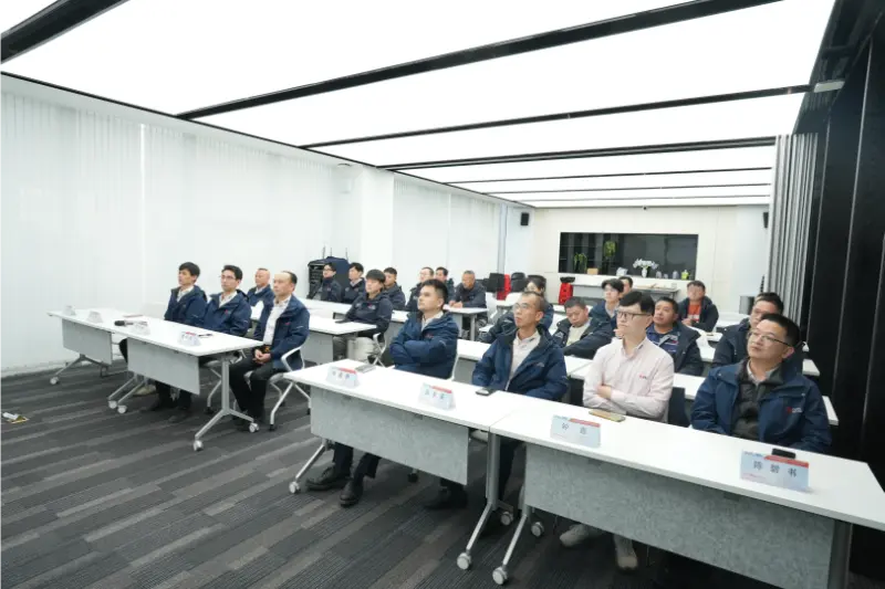 Quangong Machinery Co., Ltd. ၏ ပြည်ပအုတ်လုပ်ငန်းအတွက် စည်းရုံးခြင်းအစည်းအဝေး အောင်မြင်စွာ ပြီးဆုံးခဲ့ပါသည်။