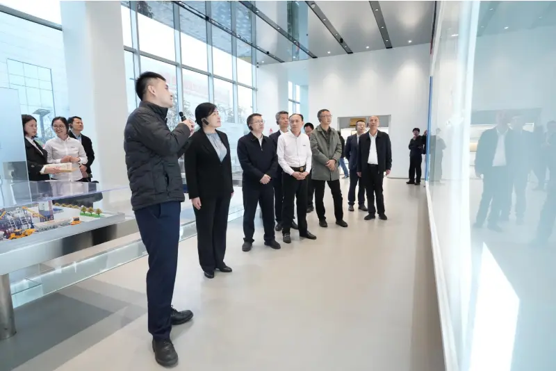 အမျိုးသား ဖွံ့ဖြိုးတိုးတက်ရေးနှင့် ပြုပြင်ပြောင်းလဲရေး ကော်မရှင် (NDRC) မှ ပုဂ္ဂလိက စီးပွားရေးဗျူရို၏ လက်ထောက်ညွှန်ကြားရေးမှူးချုပ် မစ္စတာ Liu Min နှင့် ကိုယ်စားလှယ်အဖွဲ့သည် Quangong Machinery Co., Ltd. သို့ သွားရောက်လေ့လာပြီး သုတေသနပြု လေ့လာရေးခရီး သွားရောက်ခဲ့ပါသည်။