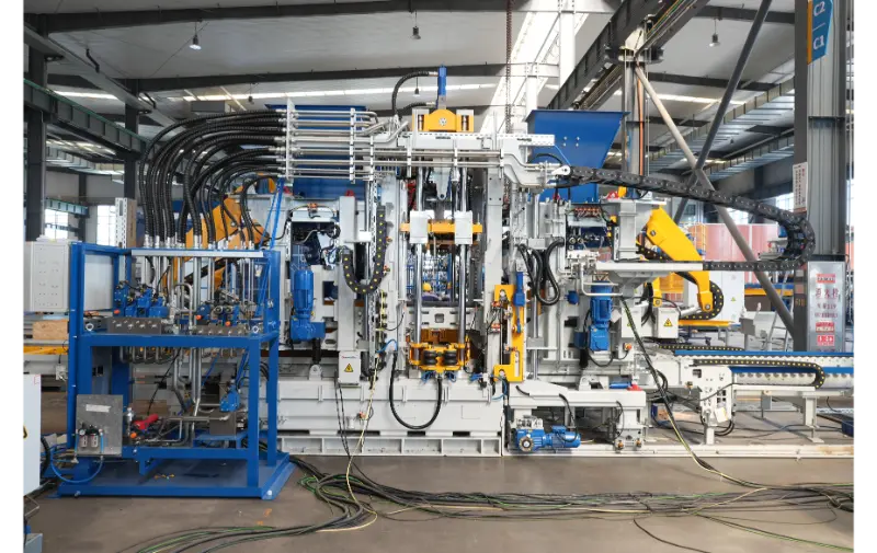 Quangong Machine ZN900-2 အုတ်ထုတ်လုပ်မှုလိုင်း- ဥာဏ်ရည်ဥာဏ်သွေးဖြင့် စွမ်းအားမြှင့်ခြင်း၊ ထိရောက်သောစံနှုန်းအသစ်နှင့် အစိမ်းရောင်အုတ်ဖုတ်ခြင်းတို့ကို တည်ဆောက်ခြင်း