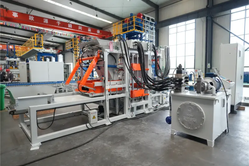 Quangong Machinery Co., Ltd. ၏ QT6 အပြည့်အဝ အလိုအလျောက် အုတ်ထုတ်လုပ်ရေးလိုင်းသည် အစိုင်အခဲ စွန့်ပစ်ပစ္စည်းများမှ အလွန်အမြတ်အစွန်းရှိသော အုတ်ထုတ်လုပ်မှုကို အားကောင်းစေသည်။
