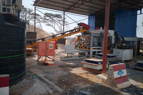 တရုတ်လမ်းနှင့်တံတားကော်ပိုရေးရှင်း (CRBC) အတွက် QGM QT10 အလိုအလျောက်ထုတ်လုပ်မှုလိုင်း Dakar BRT (ဘတ်စ်ကားအမြန်သယ်ယူပို့ဆောင်ရေး) ပရောဂျက်